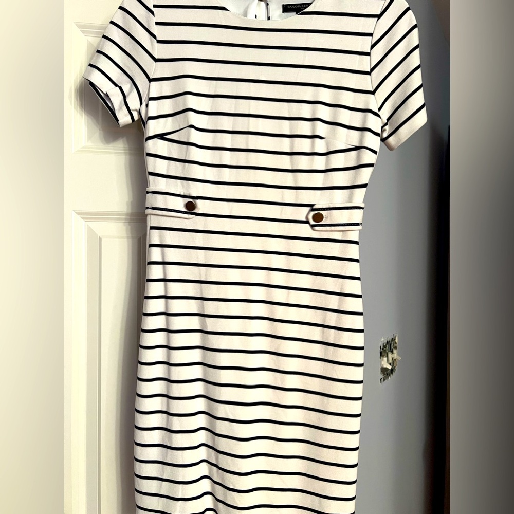 Banana republic dress, size 0. Brand new office wear